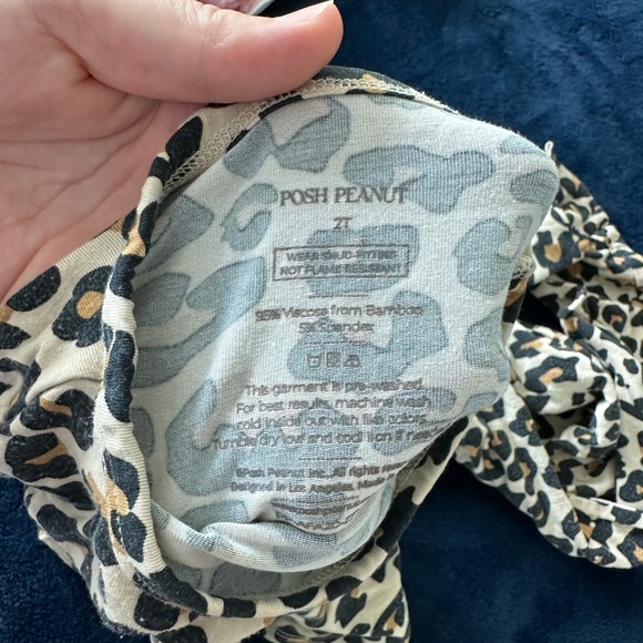 4 Pairs of 2T sleepers, pajamas, Posh Peanut, Gap and Little Sleepies - Picture 7 of 15